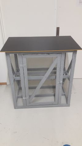 L: 100 cm D: 55 cm H:100 cm